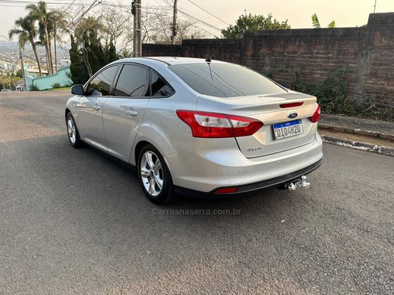 FORD - FOCUS - 2014/2015 - Prata - R$ 56.900,00