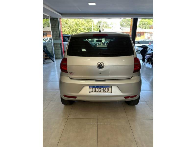 VOLKSWAGEN - FOX - 2014/2014 - Prata - R$ 42.900,00