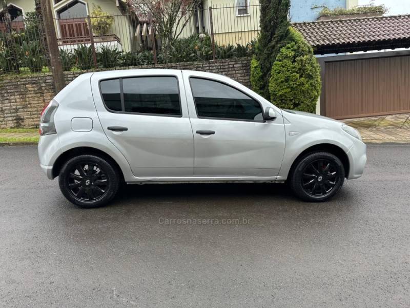 RENAULT - SANDERO - 2014/2014 - Prata - R$ 36.900,00