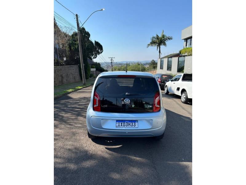 VOLKSWAGEN - UP - 2015/2016 - Prata - R$ 56.900,00