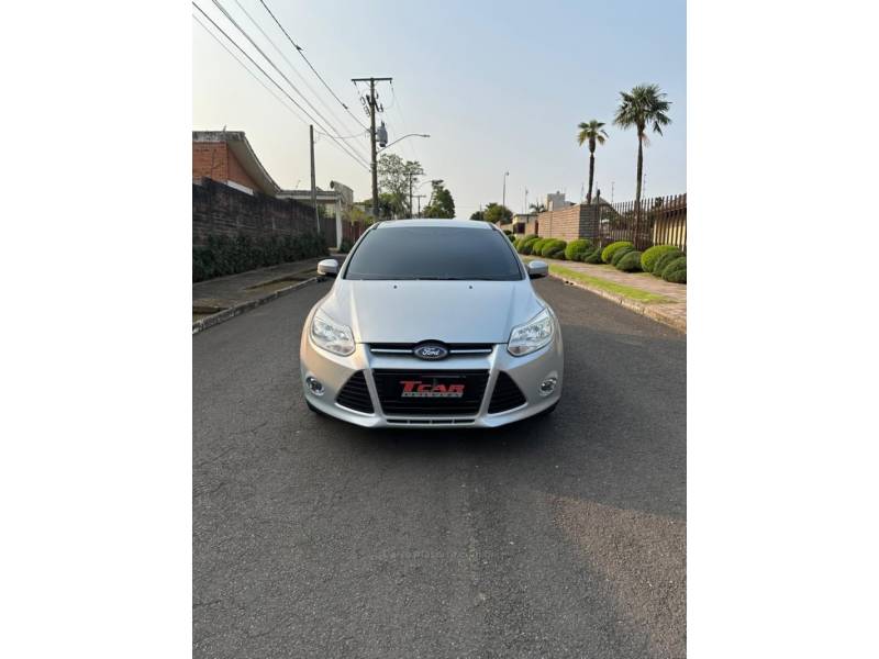 FORD - FOCUS - 2014/2015 - Prata - R$ 56.900,00