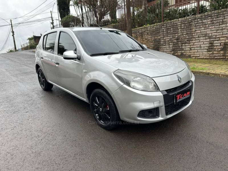 RENAULT - SANDERO - 2014/2014 - Prata - R$ 36.900,00