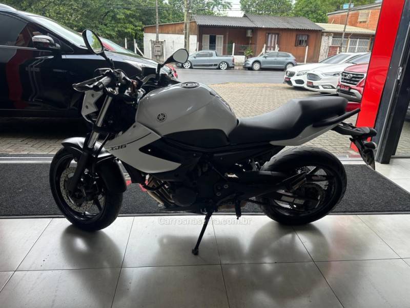 YAMAHA - XJ6 N - 2013/2013 - Branca - R$ 39.900,00