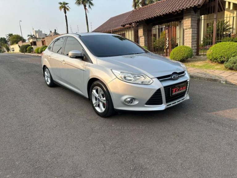 FORD - FOCUS - 2014/2015 - Prata - R$ 56.900,00