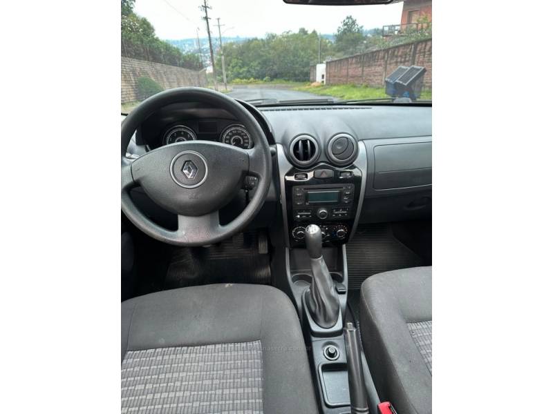 RENAULT - SANDERO - 2014/2014 - Prata - R$ 36.900,00