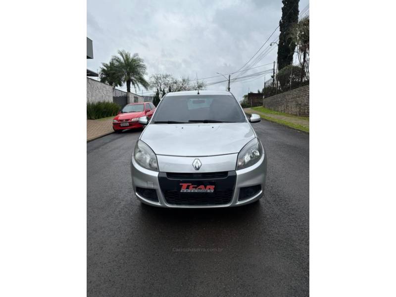 RENAULT - SANDERO - 2014/2014 - Prata - R$ 36.900,00