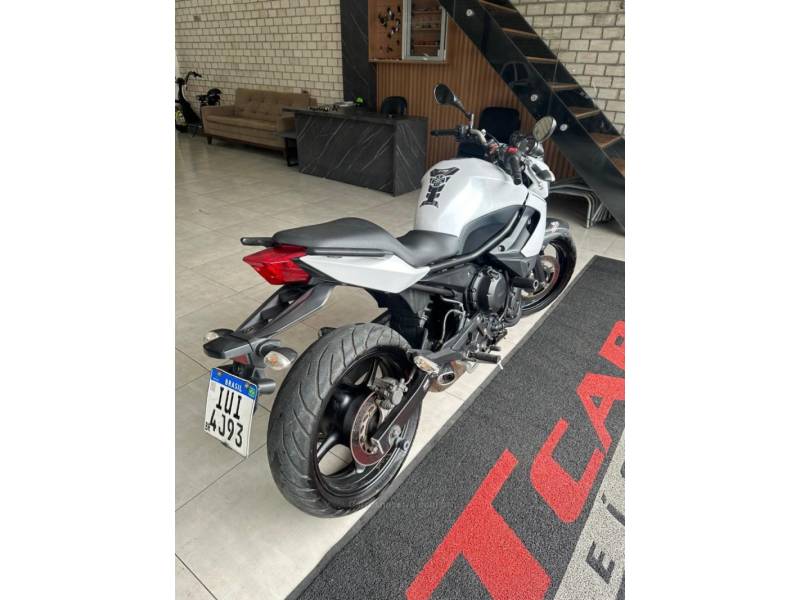 YAMAHA - XJ6 N - 2013/2013 - Branca - R$ 39.900,00