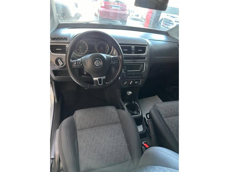 VOLKSWAGEN - FOX - 2014/2014 - Prata - R$ 42.900,00