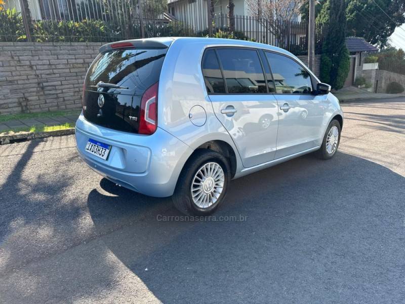 VOLKSWAGEN - UP - 2015/2016 - Prata - R$ 56.900,00